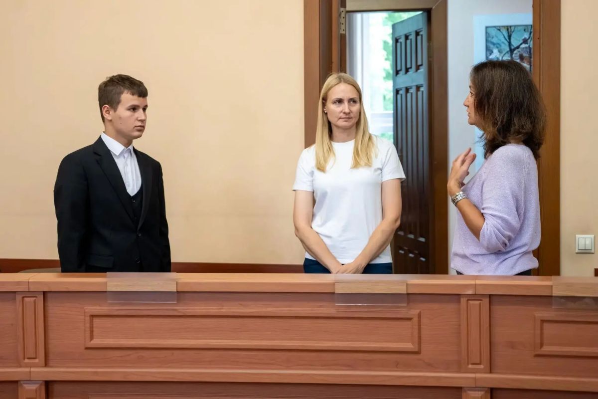 Мэр Руслан Болотов встретился с лидером школьного самоуправления Богданом Вознюком Мэр Руслан Болотов встретился с лидером школьного самоуправления Богданом Вознюком