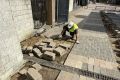 Дождались: в 130-м квартале меняют плитку