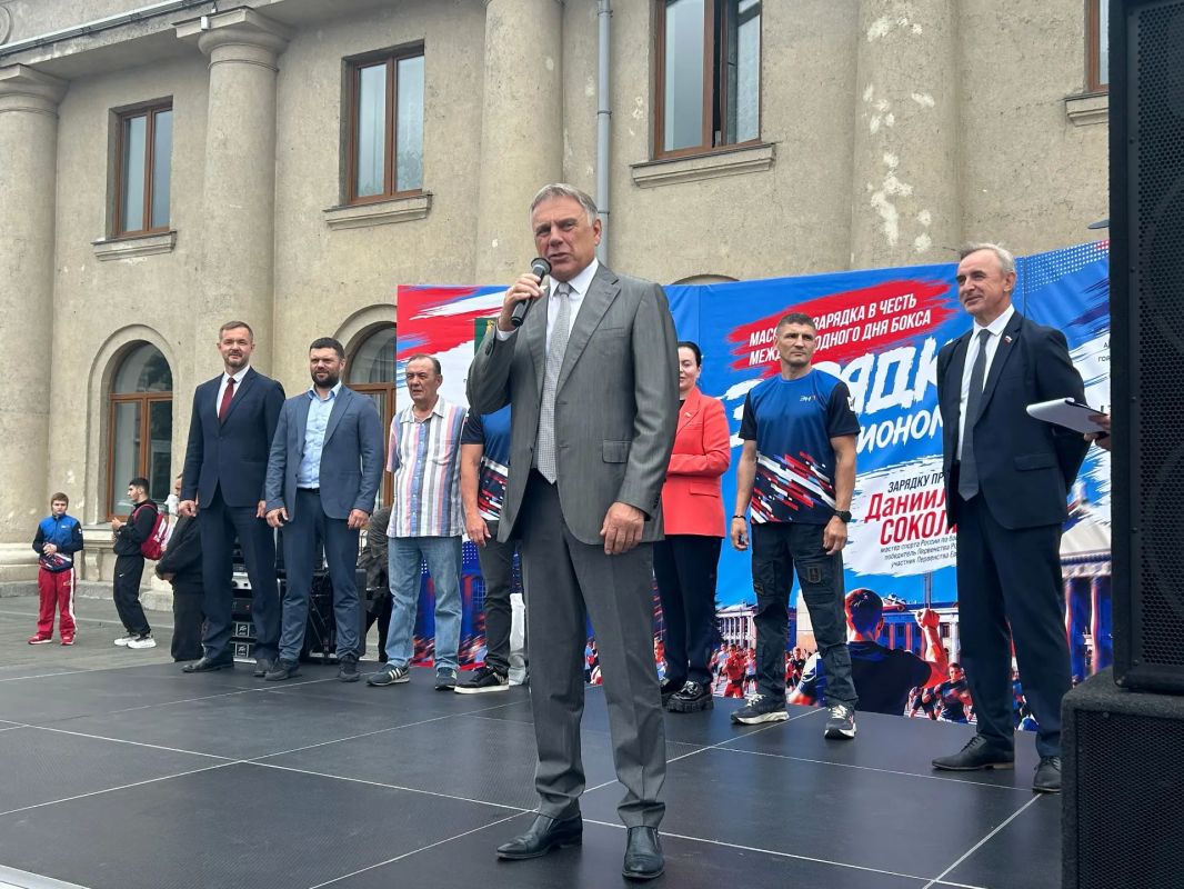 В международный День бокса в Ангарске прошла массовая зарядка В международный День бокса в Ангарске прошла массовая зарядка