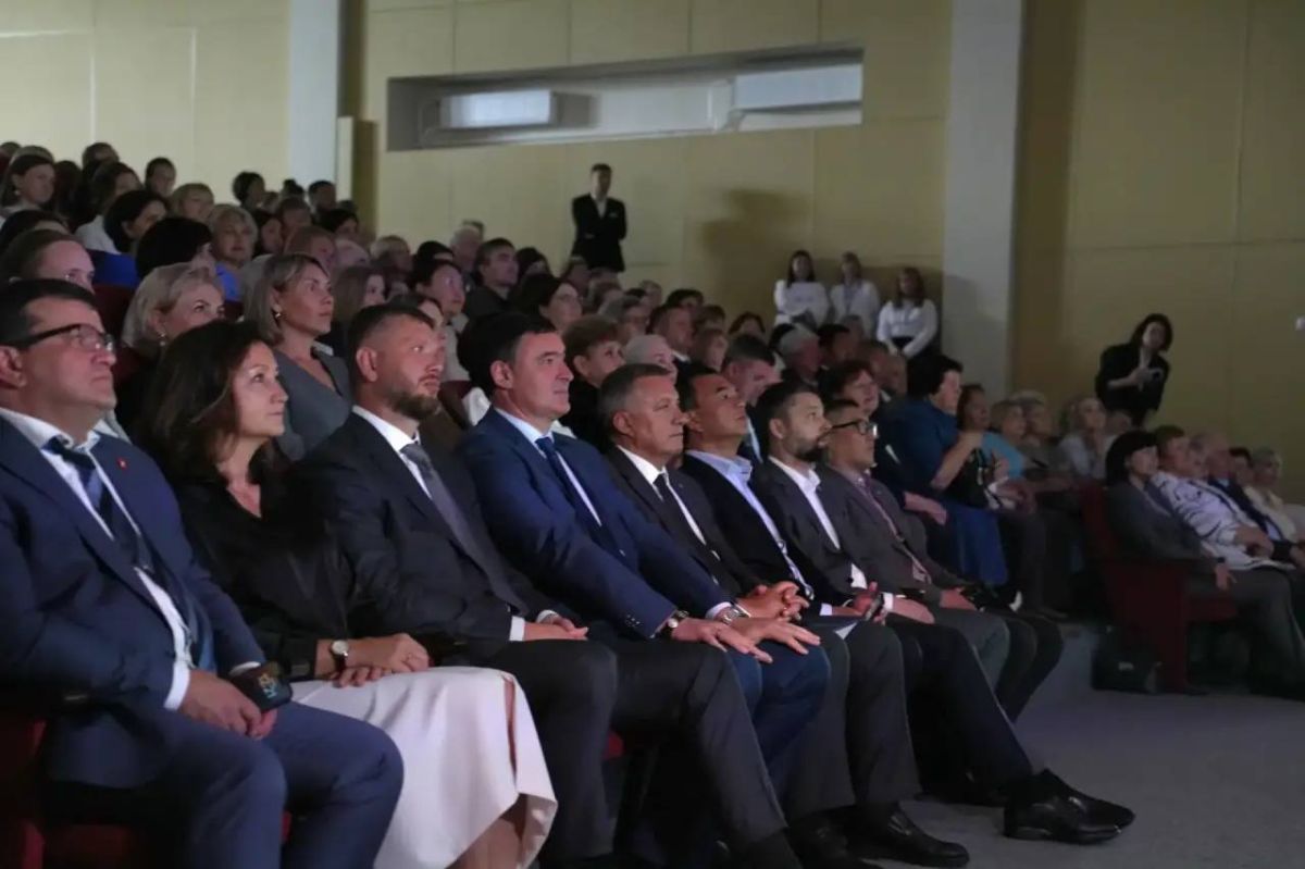Встреча с педагогами Приангарья: будущее образования и поддержка учителей Встреча с педагогами Приангарья: будущее образования и поддержка учителей