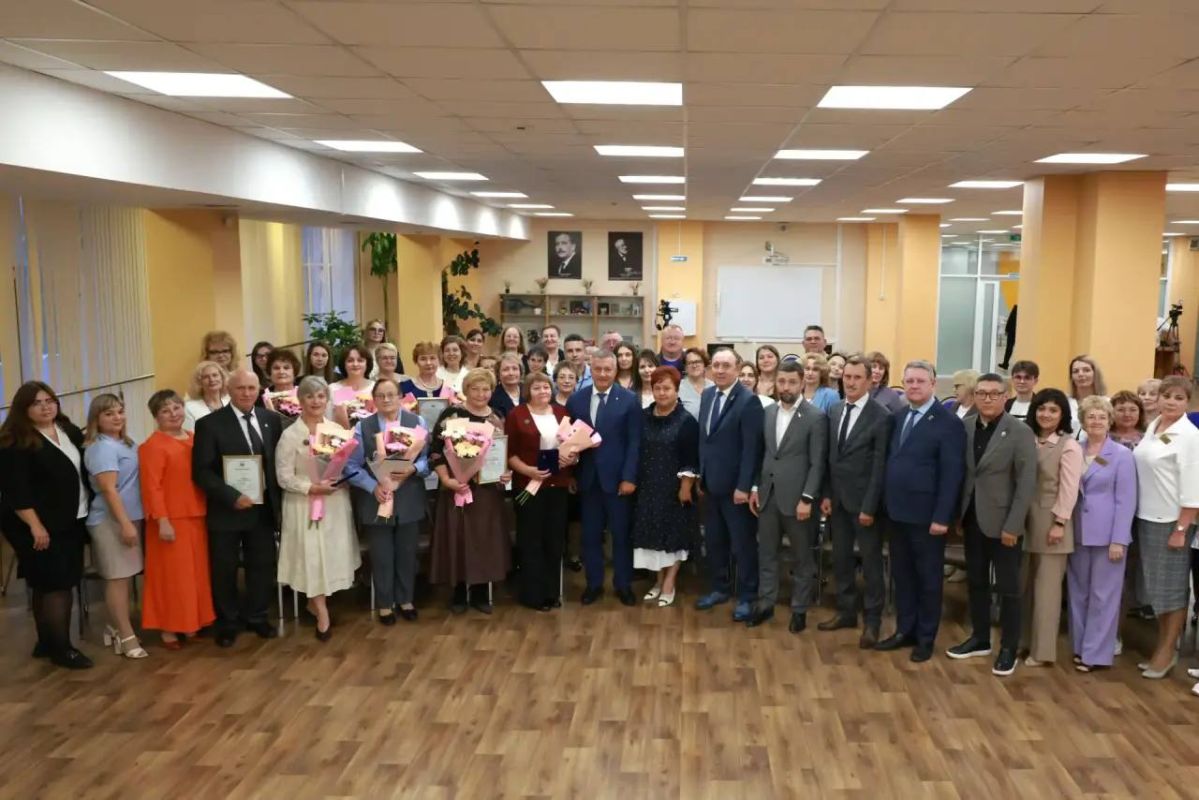 Встреча с педагогами Приангарья: будущее образования и поддержка учителей Встреча с педагогами Приангарья: будущее образования и поддержка учителей