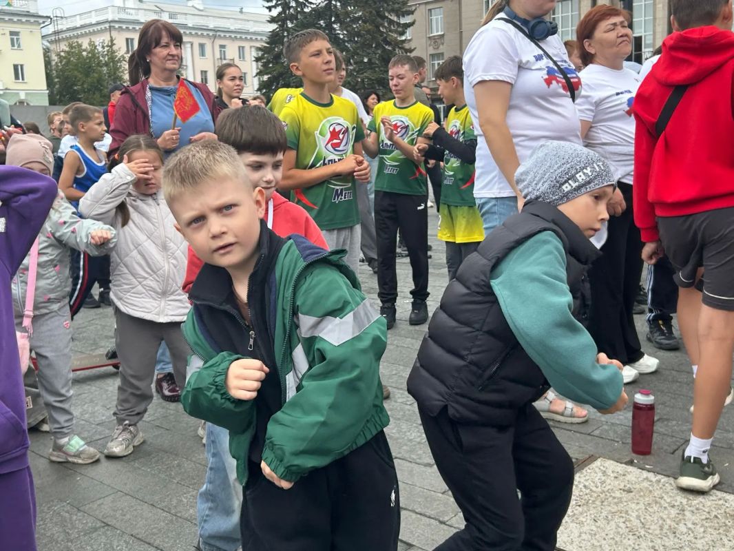 В международный День бокса в Ангарске прошла массовая зарядка В международный День бокса в Ангарске прошла массовая зарядка