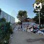 Мусорная свалка разрослась во дворе дома в Иркутске