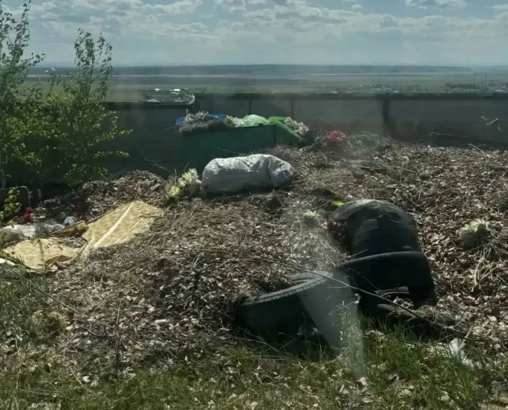 Свалки на кладбищах в Аларском районе убрали после вмешательства прокуратуры Свалки на кладбищах в Аларском районе убрали после вмешательства прокуратуры