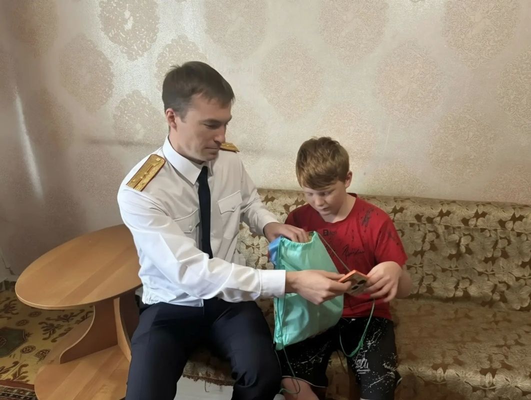В преддверии Дня знаний в Братске следователи Восточного МСУТ СК России оказали шефскую помощь детям