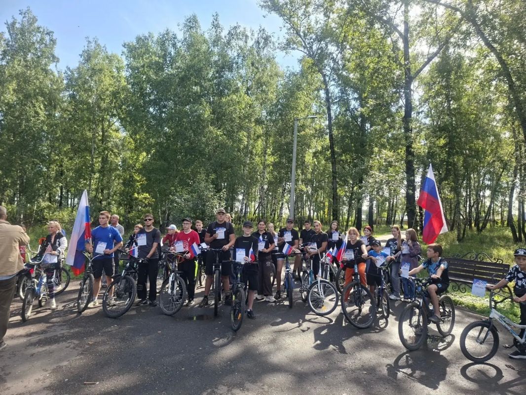 Более 6000 жителей Иркутской области приняли участие в спортивных мероприятиях, посвященных Дню Государственного флага России Более 6000 жителей Иркутской области приняли участие в спортивных мероприятиях, посвященных Дню Государственного флага России