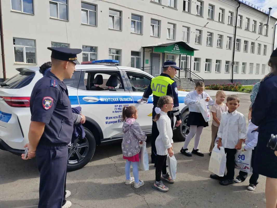 Сотрудники Госавтоинспекции приняли участие во Всероссийской акции «Помоги пойти учиться» Сотрудники Госавтоинспекции приняли участие во Всероссийской акции «Помоги пойти учиться»
