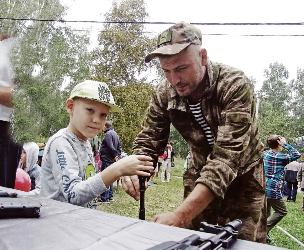 В День российского флага, 22 августа, в Иркутске прошли праздничные мероприятия в различных локациях В День российского флага, 22 августа, в Иркутске прошли праздничные мероприятия в различных локациях