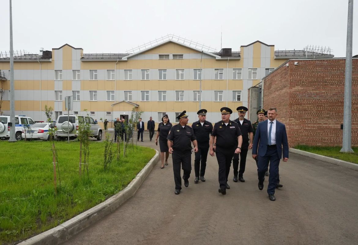 Дмитрий Ильичев открыл новый комплекс административных зданий Отдела полиции в Нижнеудинске Дмитрий Ильичев открыл новый комплекс административных зданий Отдела полиции в Нижнеудинске