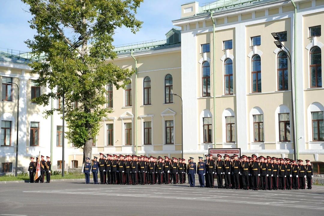 В День знаний в Иркутском суворовском военном училище заложили новую традицию по созданию памятной аллеи В День знаний в Иркутском суворовском военном училище заложили новую традицию по созданию памятной аллеи