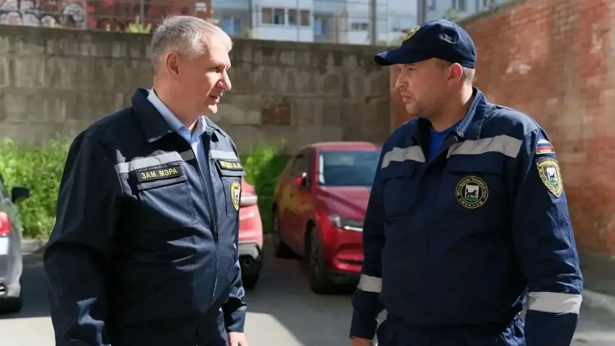 Учения по эвакуации населения из жилых домов прошли в Иркутске Учения по эвакуации населения из жилых домов прошли в Иркутске