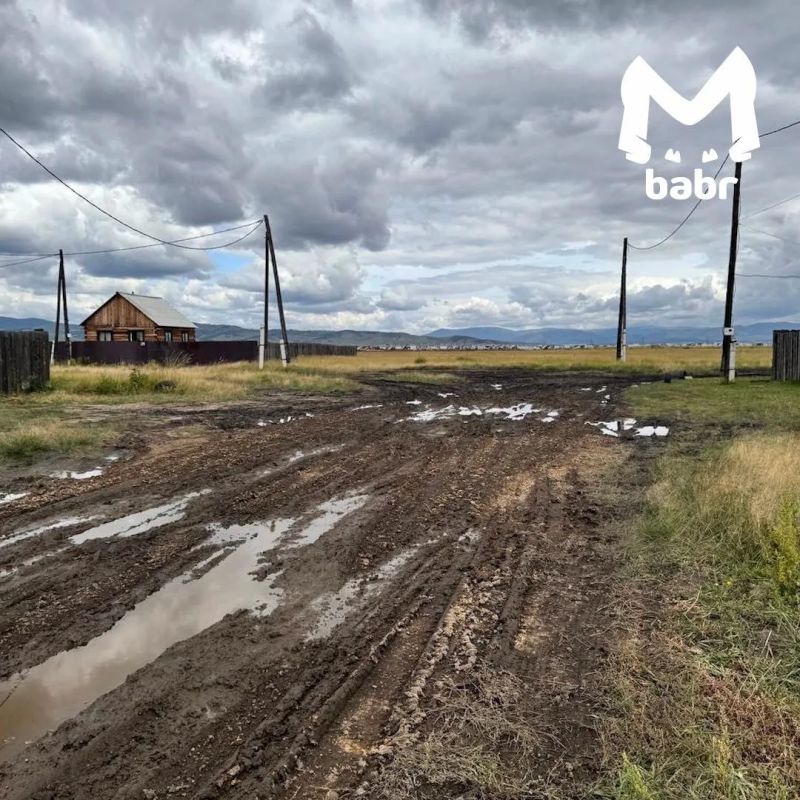 Машины застревают в грязи в пригороде Улан-Удэ Машины застревают в грязи в пригороде Улан-Удэ