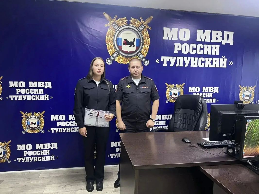 В Иркутской области состоялись торжественные церемонии вручения удостоверений молодым полицейским В Иркутской области состоялись торжественные церемонии вручения удостоверений молодым полицейским