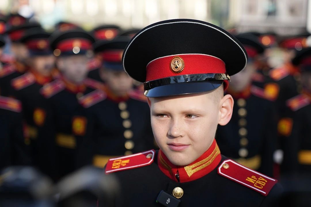 В День знаний в Иркутском суворовском военном училище заложили новую традицию по созданию памятной аллеи В День знаний в Иркутском суворовском военном училище заложили новую традицию по созданию памятной аллеи
