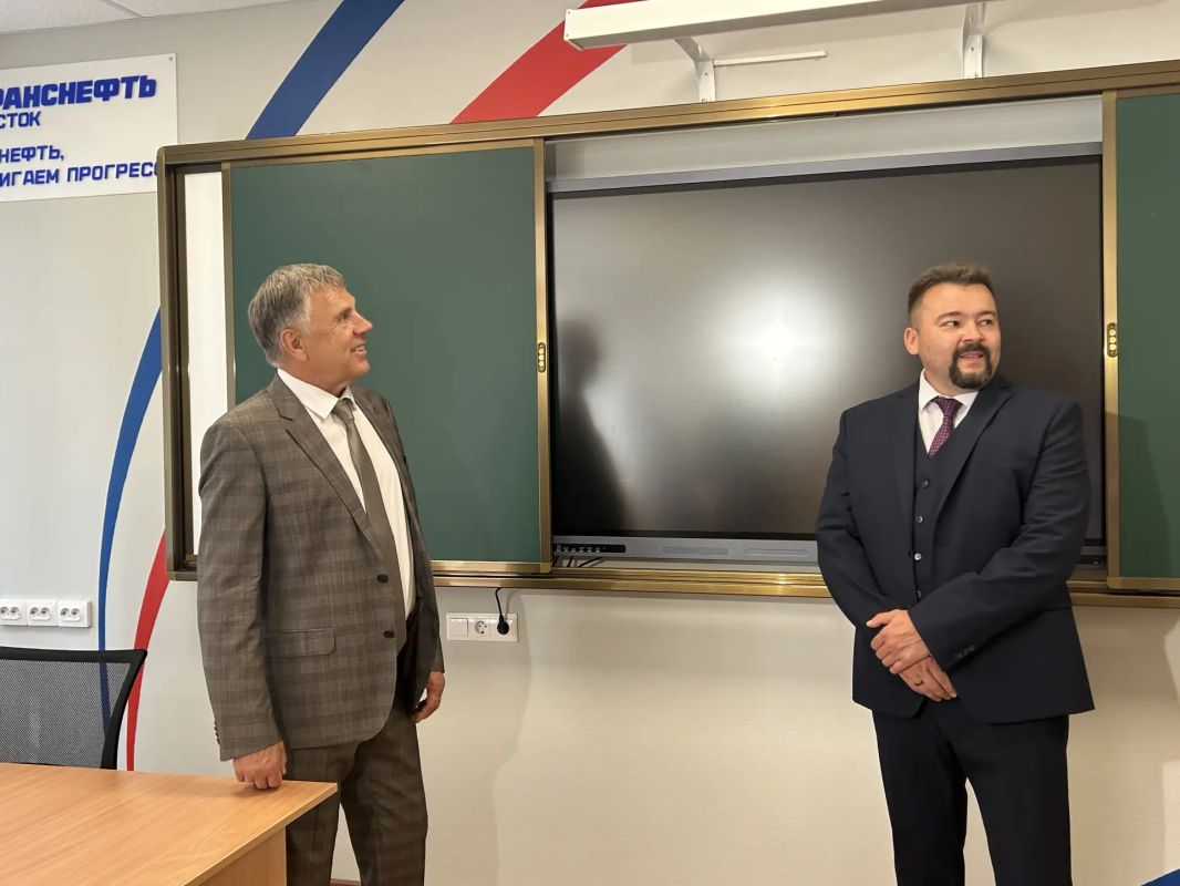 Более 250 учеников гимназии № 8 смогут обучаться в обновленных кабинетах физики и математики Более 250 учеников гимназии № 8 смогут обучаться в обновленных кабинетах физики и математики