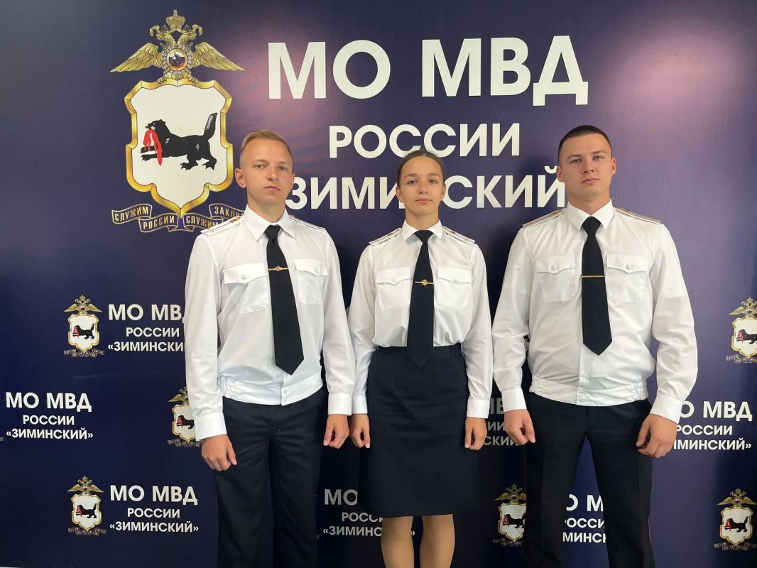 В Иркутской области состоялись торжественные церемонии вручения удостоверений молодым полицейским В Иркутской области состоялись торжественные церемонии вручения удостоверений молодым полицейским