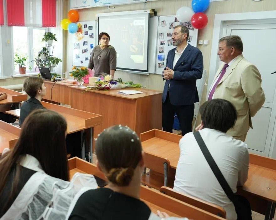 Благотворительные и образовательные акции провели депутаты ЗС на территориях области ко Дню знаний Благотворительные и образовательные акции провели депутаты ЗС на территориях области ко Дню знаний