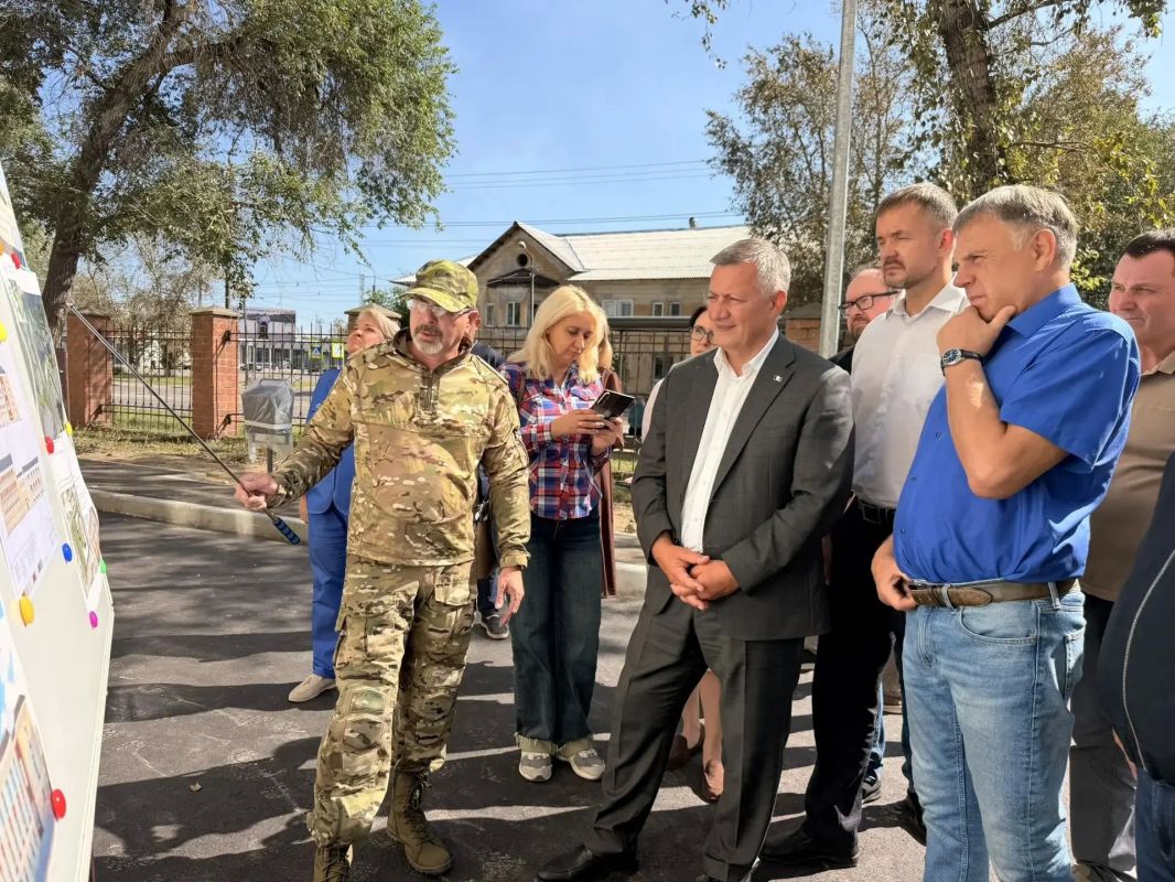 Губернатор Иркутской области Игорь Кобзев оценил готовность ангарских образовательных учреждений к новому учебному году Губернатор Иркутской области Игорь Кобзев оценил готовность ангарских образовательных учреждений к новому учебному году