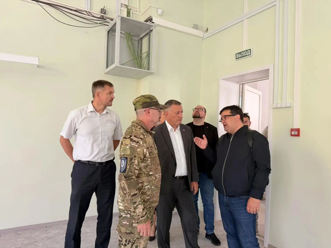 Губернатор Иркутской области Игорь Кобзев оценил готовность ангарских образовательных учреждений к новому учебному году Губернатор Иркутской области Игорь Кобзев оценил готовность ангарских образовательных учреждений к новому учебному году