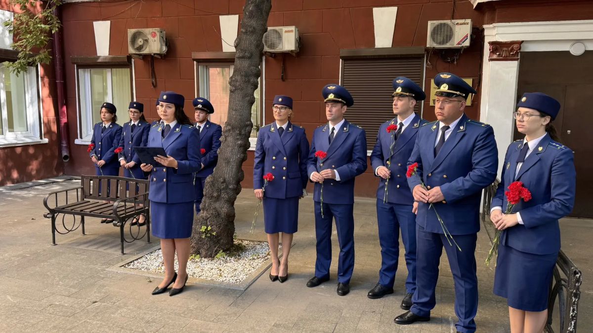 В Иркутске почтили память первого транспортного прокурора Восточной Сибири В Иркутске почтили память первого транспортного прокурора Восточной Сибири