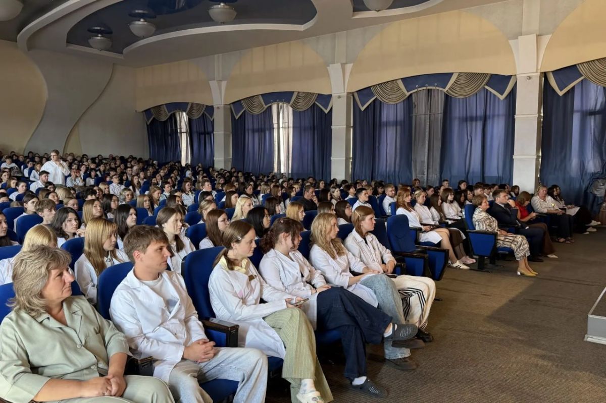 Более 3 тысяч будущих медиков начали учебу в Приангарье Более 3 тысяч будущих медиков начали учебу в Приангарье