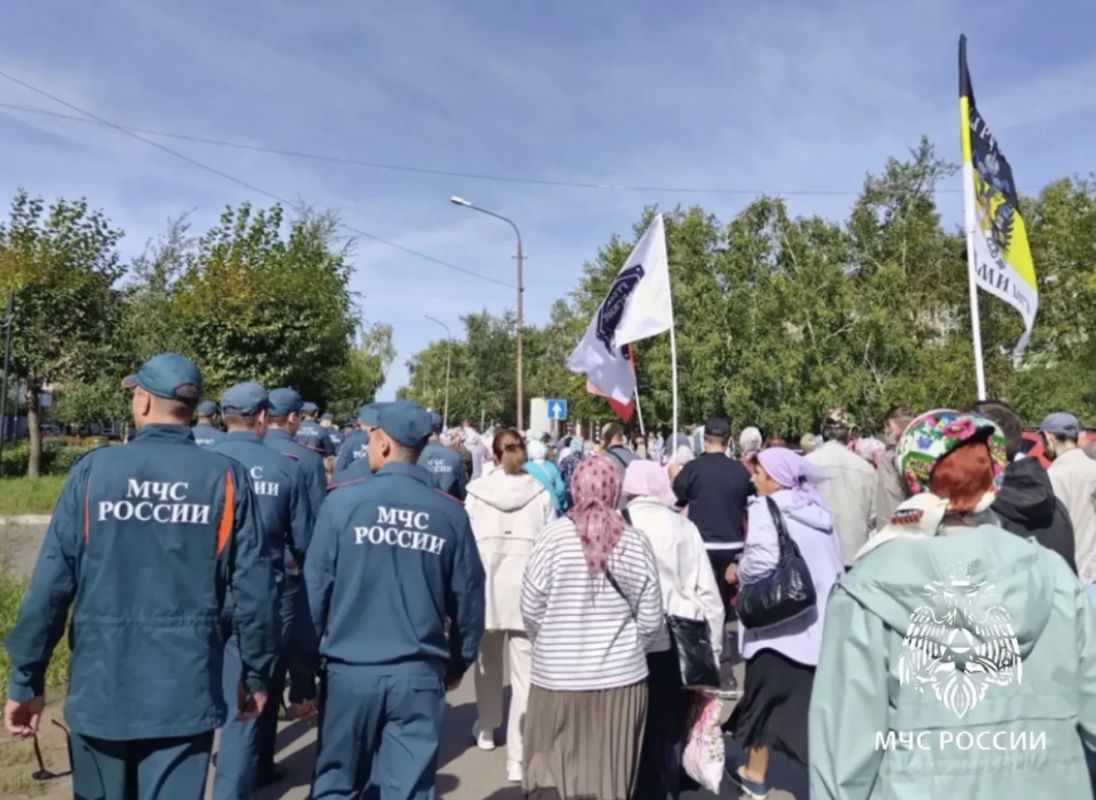 Огнеборцы Братска приняли участие в крестном ходе Огнеборцы Братска приняли участие в крестном ходе