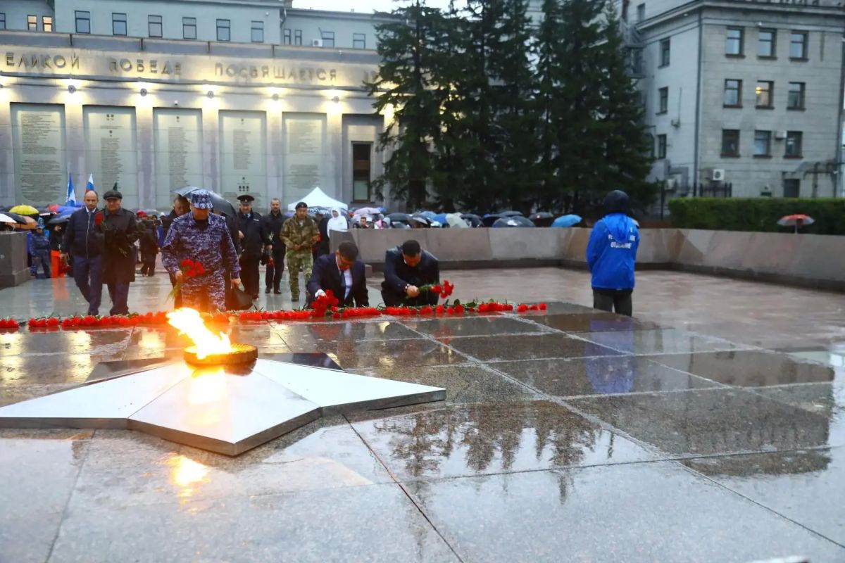 Памятный митинг, посвященный Дню солидарности в борьбе с терроризмом, прошел в Иркутске у мемориала «Вечный огонь» Памятный митинг, посвященный Дню солидарности в борьбе с терроризмом, прошел в Иркутске у мемориала «Вечный огонь»