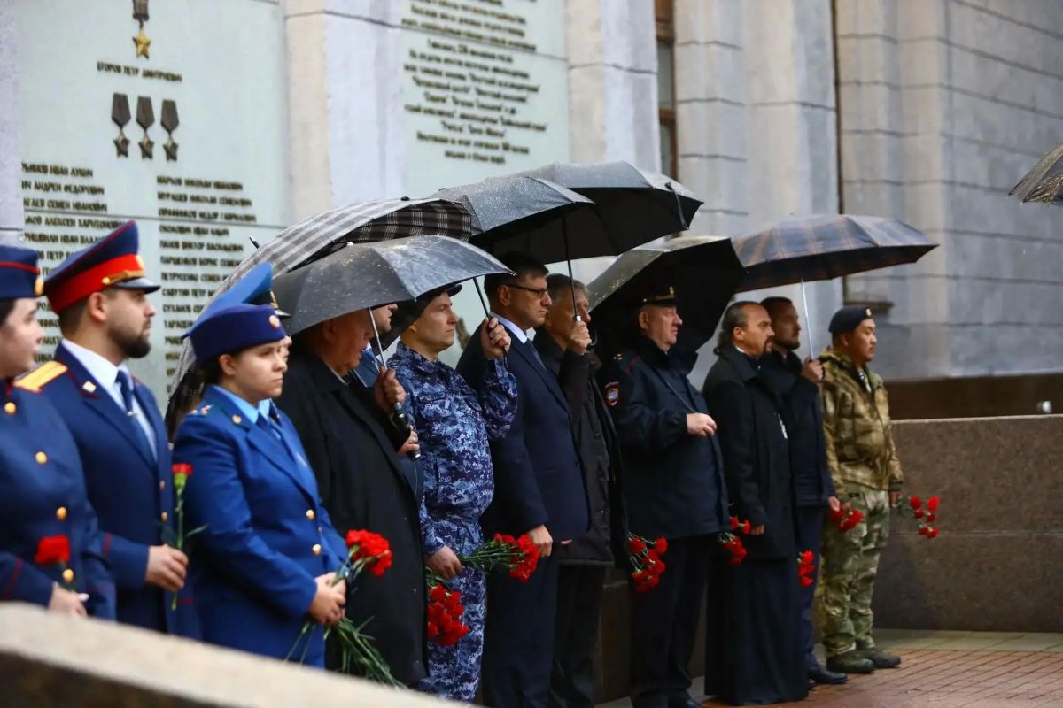 Памятный митинг, посвященный Дню солидарности в борьбе с терроризмом, прошел в Иркутске у мемориала «Вечный огонь» Памятный митинг, посвященный Дню солидарности в борьбе с терроризмом, прошел в Иркутске у мемориала «Вечный огонь»