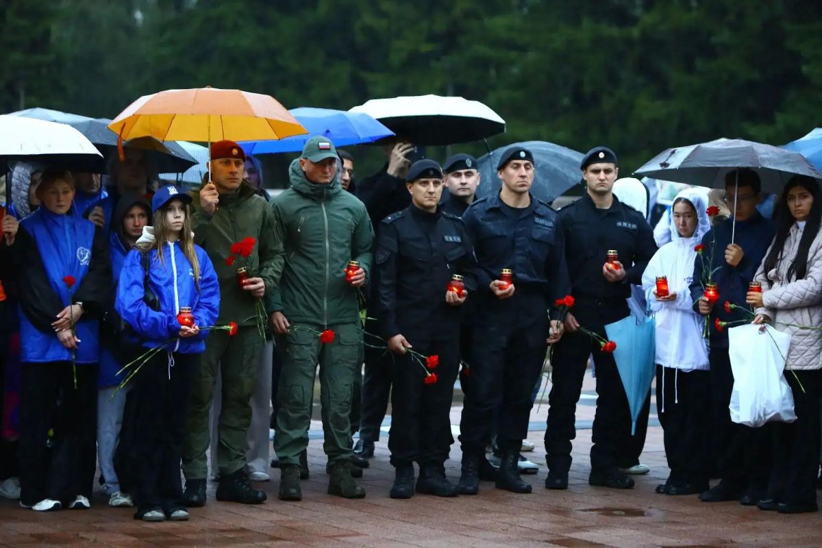 Памятный митинг, посвященный Дню солидарности в борьбе с терроризмом, прошел в Иркутске у мемориала «Вечный огонь» Памятный митинг, посвященный Дню солидарности в борьбе с терроризмом, прошел в Иркутске у мемориала «Вечный огонь»