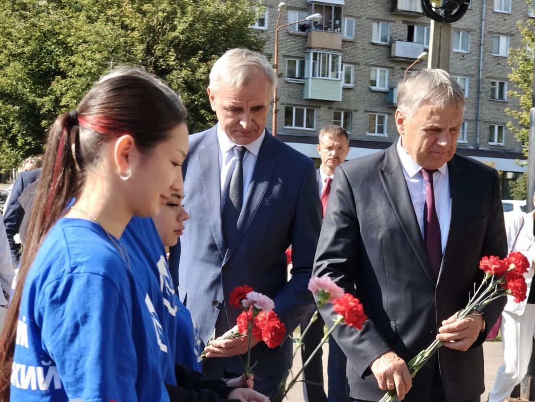 Память медиков, погибших от ковида, почтили в Ангарском округе Память медиков, погибших от ковида, почтили в Ангарском округе