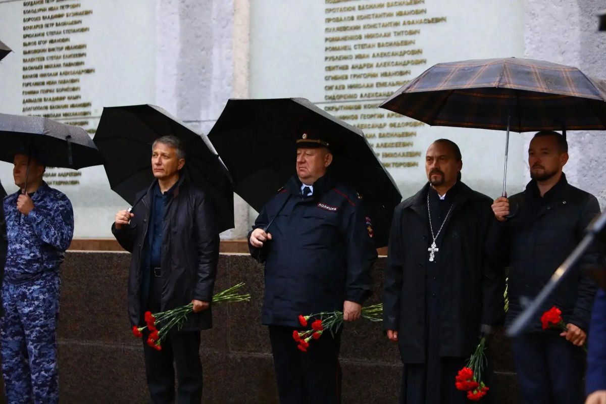 Памятный митинг, посвященный Дню солидарности в борьбе с терроризмом, прошел в Иркутске у мемориала «Вечный огонь» Памятный митинг, посвященный Дню солидарности в борьбе с терроризмом, прошел в Иркутске у мемориала «Вечный огонь»
