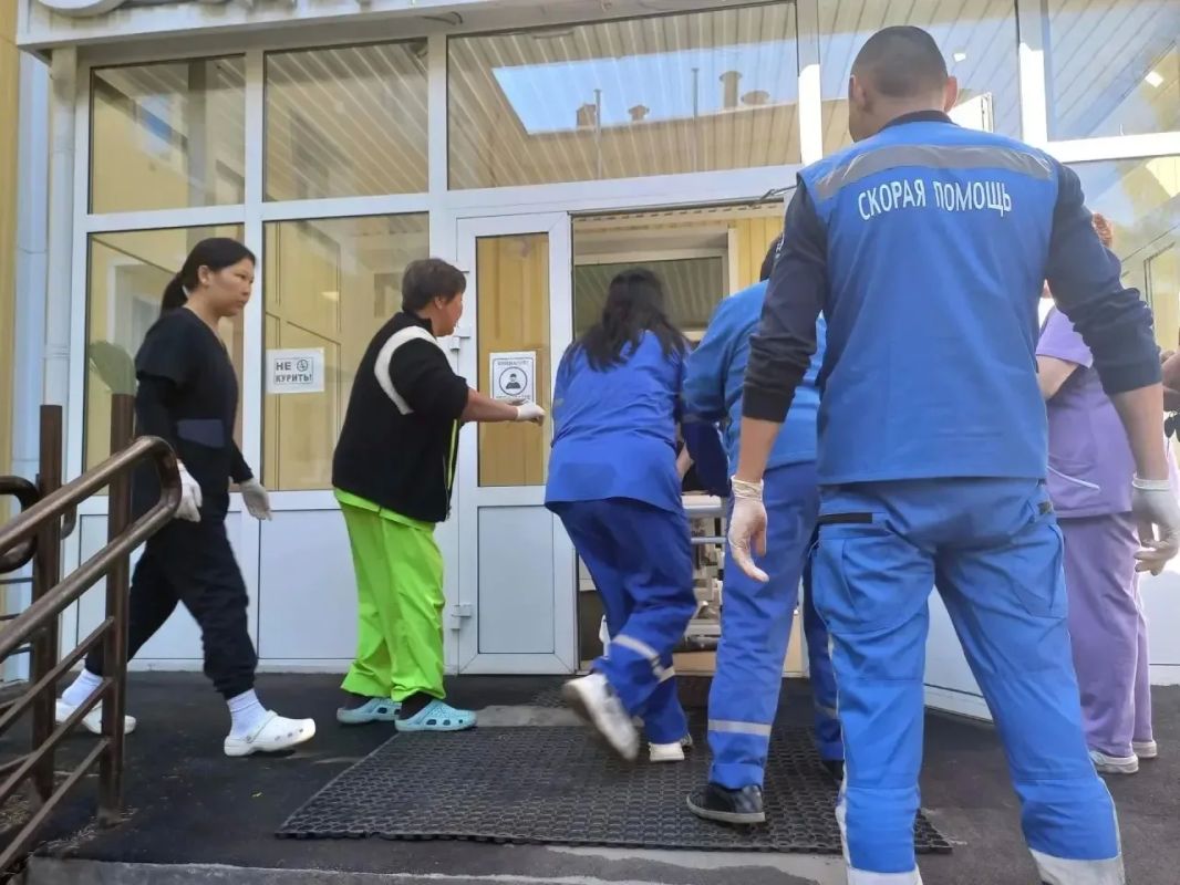 Пострадавшего после нападения медведя мужчину в Бурятии доставили в больницу Пострадавшего после нападения медведя мужчину в Бурятии доставили в больницу