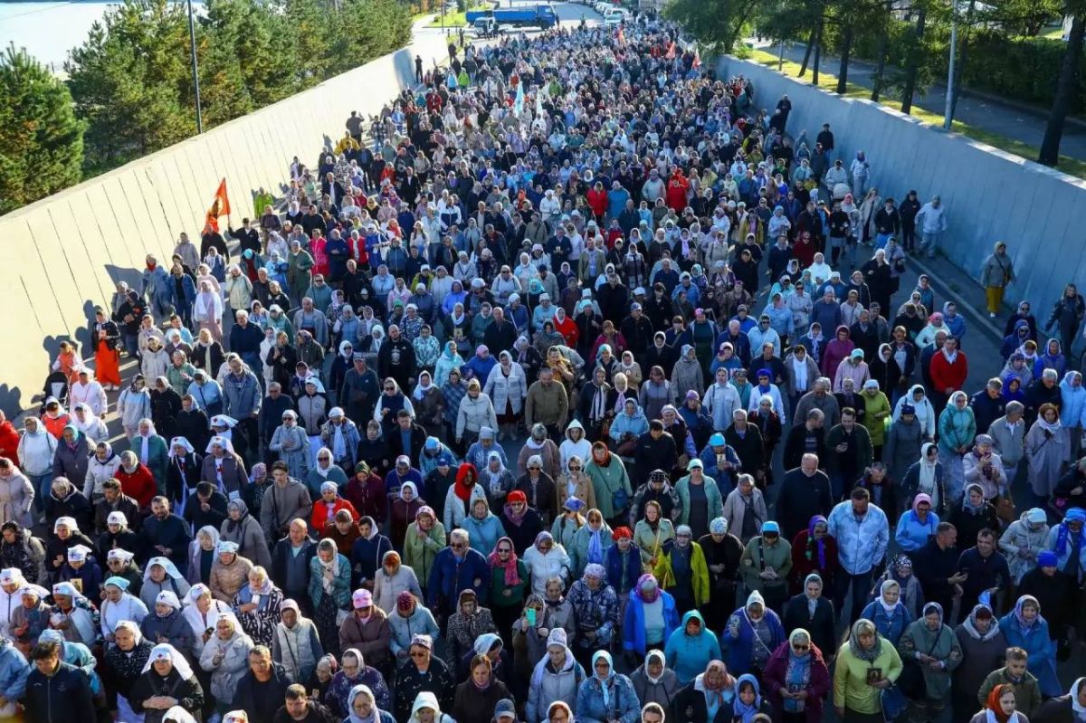 Более 15 тысяч иркутян приняли участие в крестном ходе Более 15 тысяч иркутян приняли участие в крестном ходе