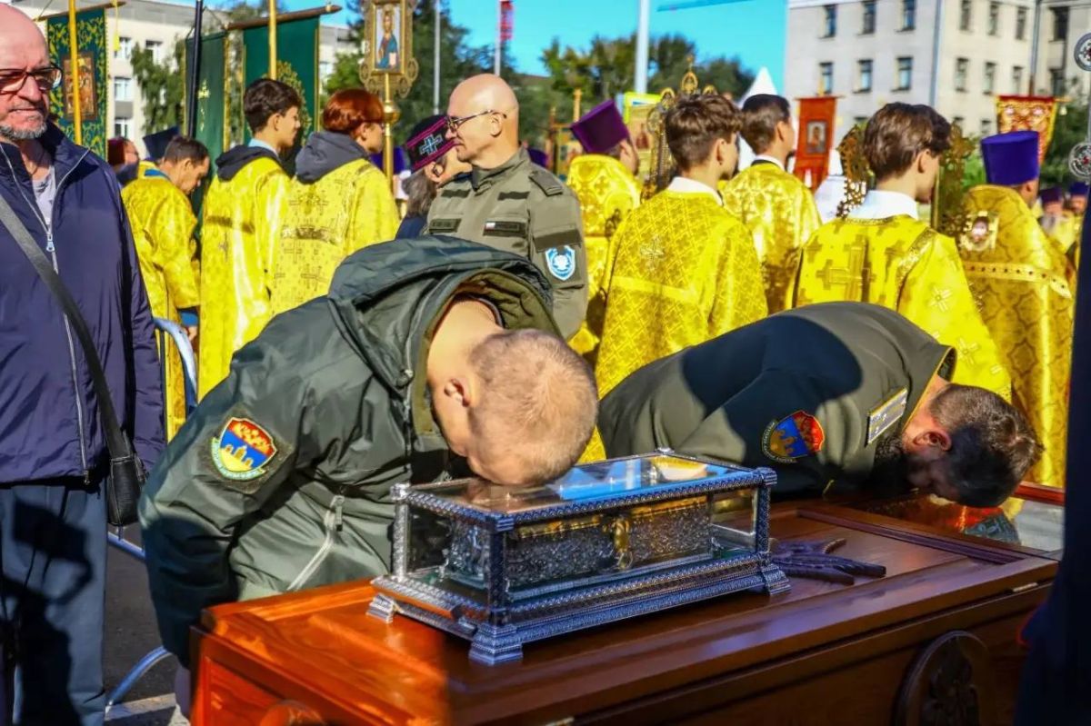 Более 15 тысяч иркутян приняли участие в крестном ходе Более 15 тысяч иркутян приняли участие в крестном ходе