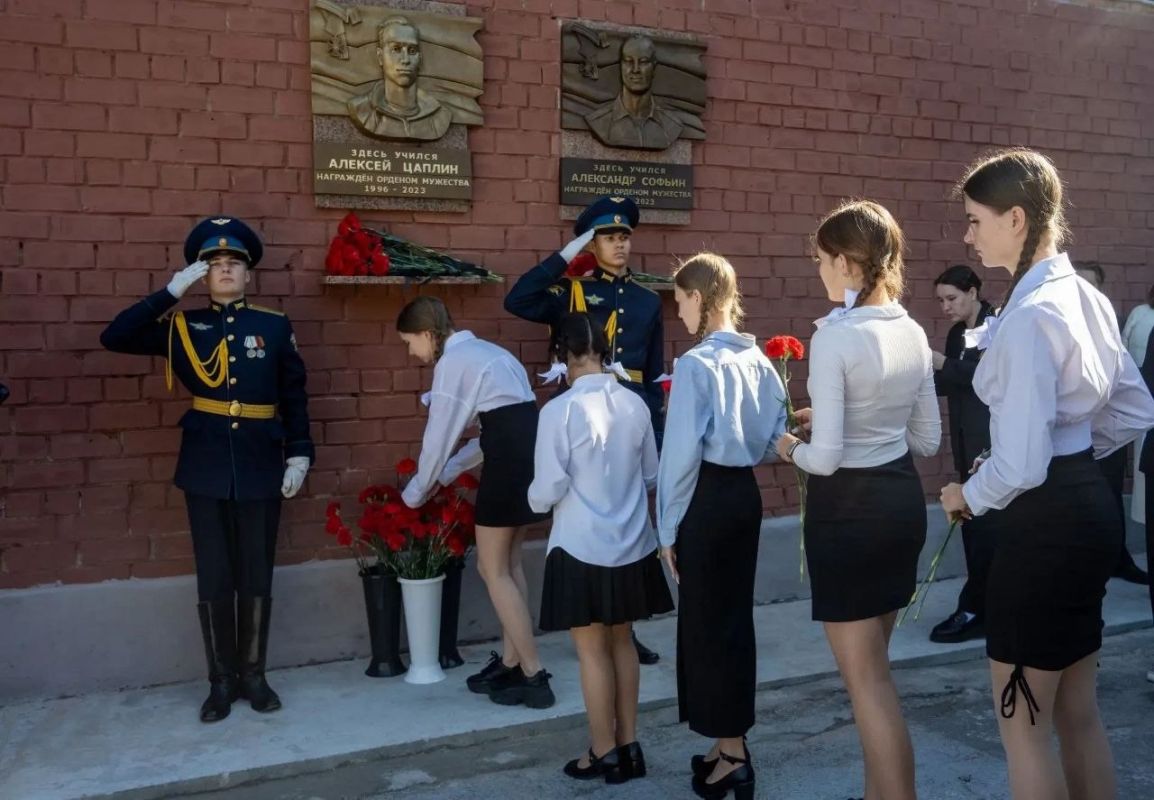 В Иркутске увековечили память героя СВО Алексея Цаплина В Иркутске увековечили память героя СВО Алексея Цаплина