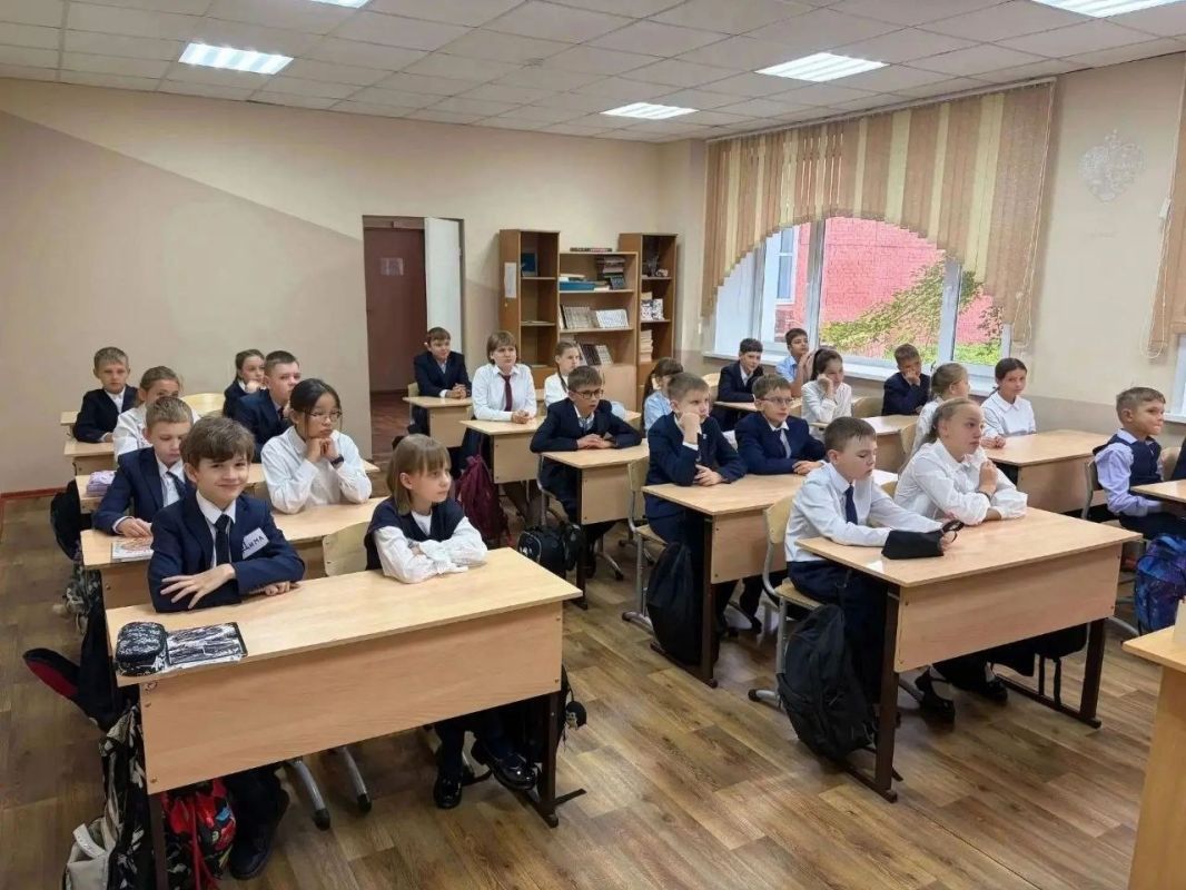 «Разговоры о важном»: иркутские школьники начали неделю с уроков патриотизма «Разговоры о важном»: иркутские школьники начали неделю с уроков патриотизма