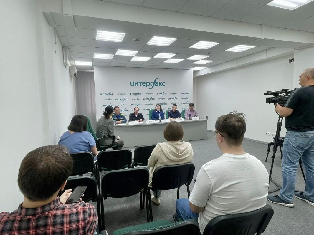 Начальник Байкало-Ангарского линейного отделения полиции на водном транспорте Денис Рыков принял участие в пресс-конференции на тему: «Безопасность водного транспорта на озере Байкал, водохранилищах и реках Иркутской... Начальник Байкало-Ангарского линейного отделения полиции на водном транспорте Денис Рыков принял участие в пресс-конференции на тему: «Безопасность водного транспорта на озере Байкал, водохранилищах и реках Иркутской...