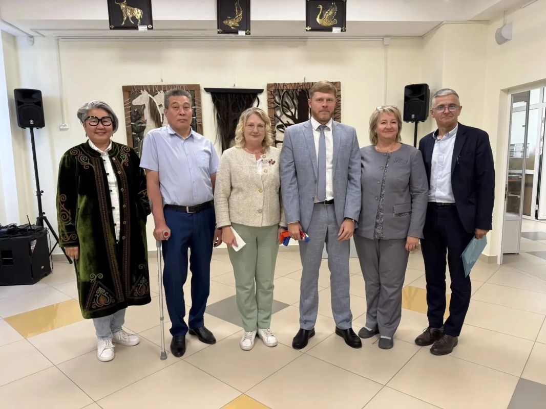 Уполномоченный по правам человека продолжает серию рабочих выездов по Иркутской области: состоялась встреча с руководством и жителями Усть-Ордынского Бурятского округа