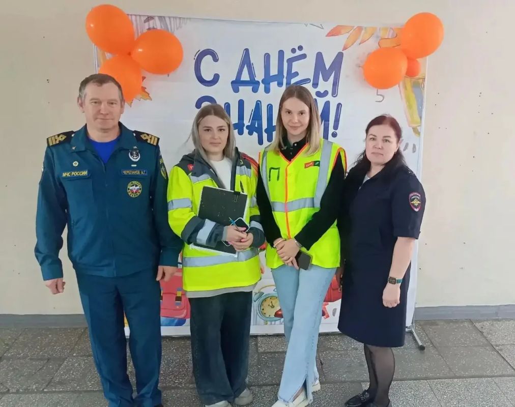 На ст. Тулун прошла акция «Уступи дорогу поездам»: транспортные полицейские научили школьников безопасному поведению на объектах транспорта На ст. Тулун прошла акция «Уступи дорогу поездам»: транспортные полицейские научили школьников безопасному поведению на объектах транспорта