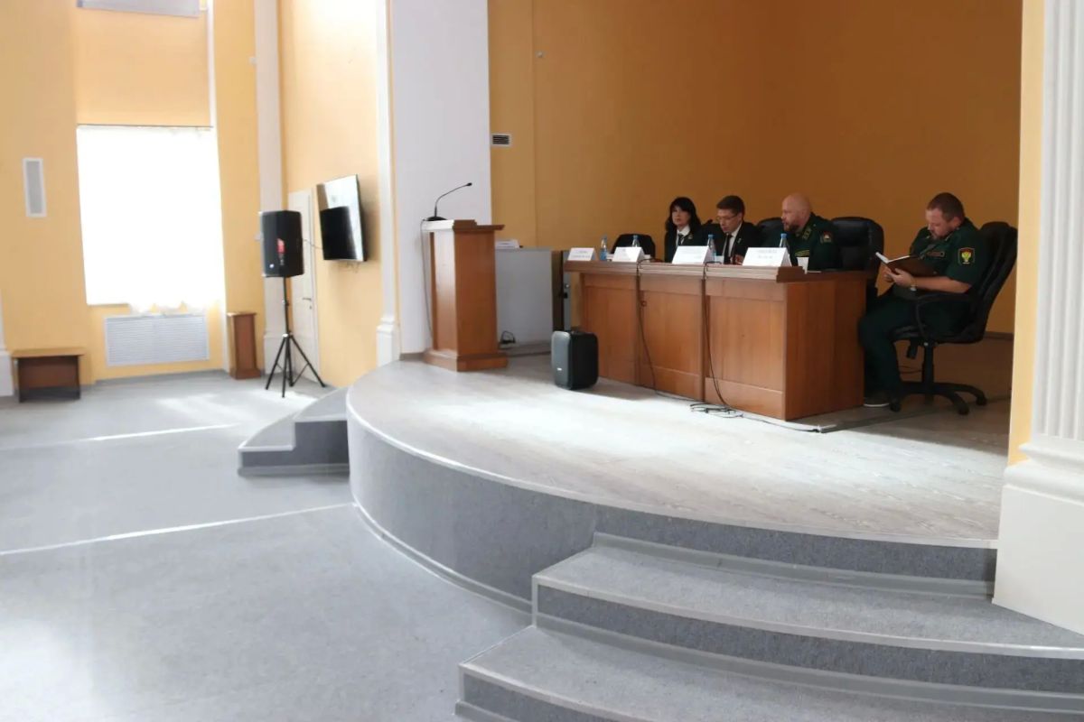 Министр лесного комплекса Иркутской области Павел Кирдяпкин провел рабочее совещание с представителями предприятий лесопромышленного комплекса региона