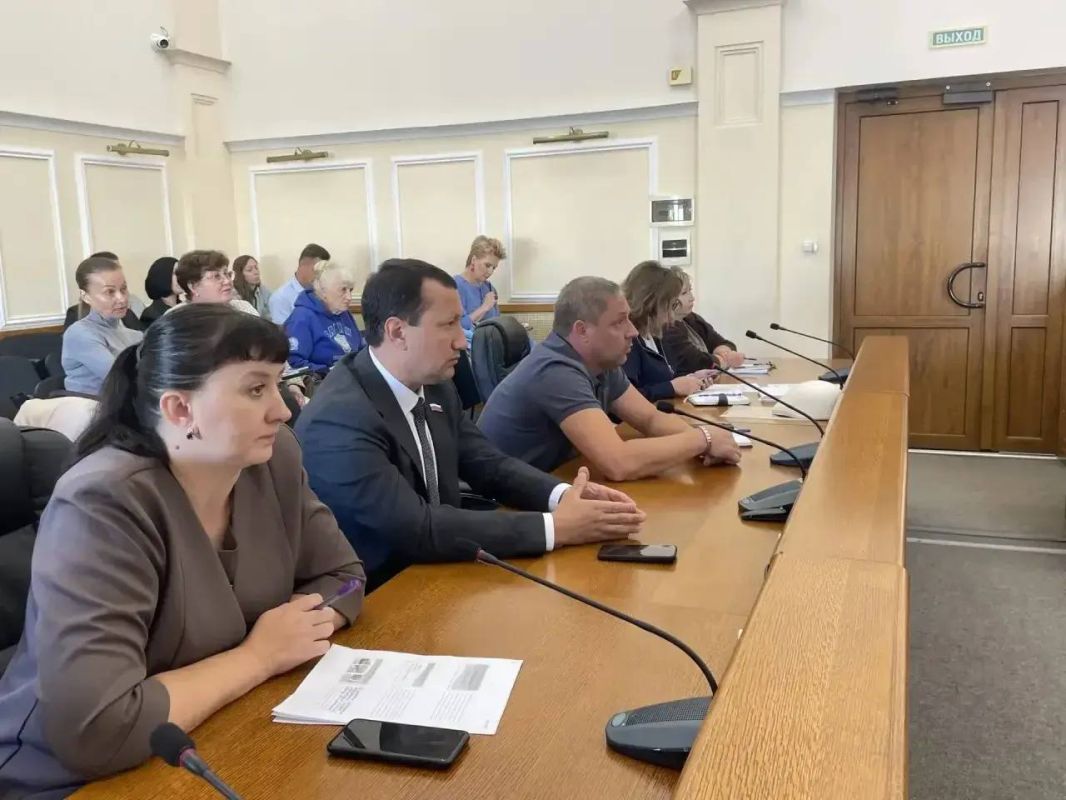 Сергей Петров: Провели плановое совещание с руководителями жилищных компаний Сергей Петров: Провели плановое совещание с руководителями жилищных компаний