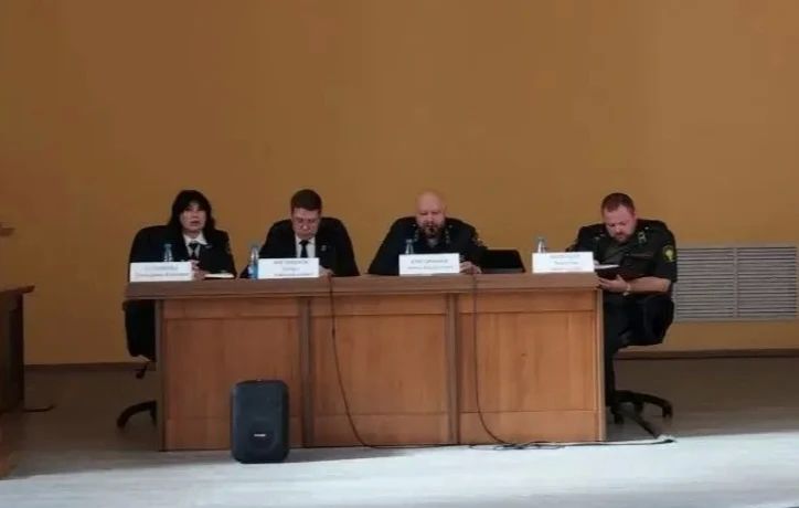 Министр лесного комплекса Иркутской области Павел Кирдяпкин провел рабочее совещание с представителями предприятий лесопромышленного комплекса региона Министр лесного комплекса Иркутской области Павел Кирдяпкин провел рабочее совещание с представителями предприятий лесопромышленного комплекса региона