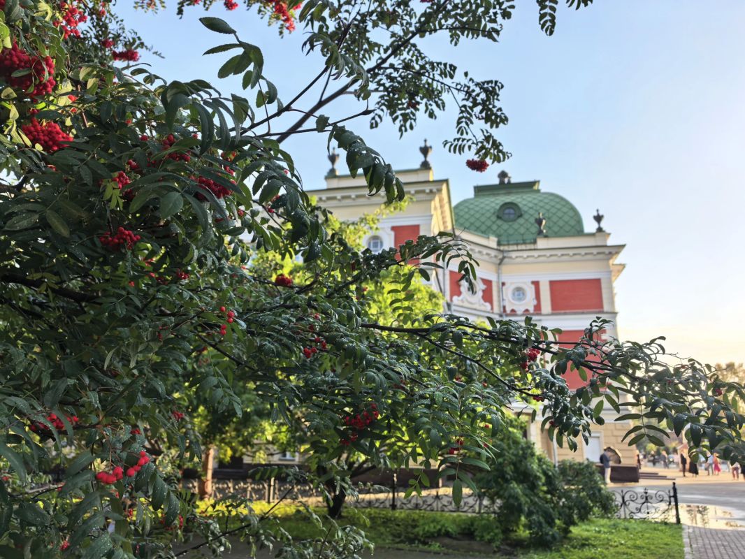Зажглись костры рябин: смотрите яркие фото осеннего Иркутска Зажглись костры рябин: смотрите яркие фото осеннего Иркутска