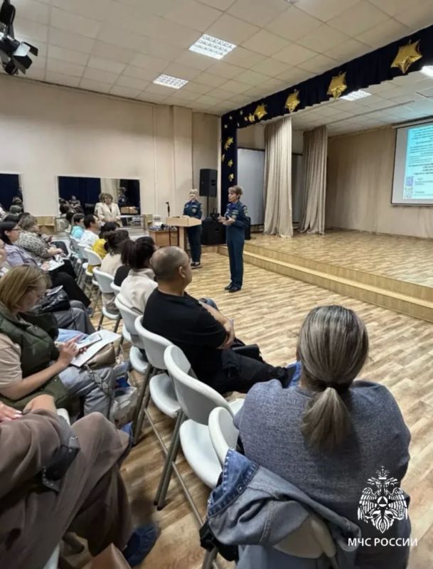 Собрание по вопросам поступления в ведомственные вузы с родителями будущих выпускников кадетских классов провели сотрудники Главного управления