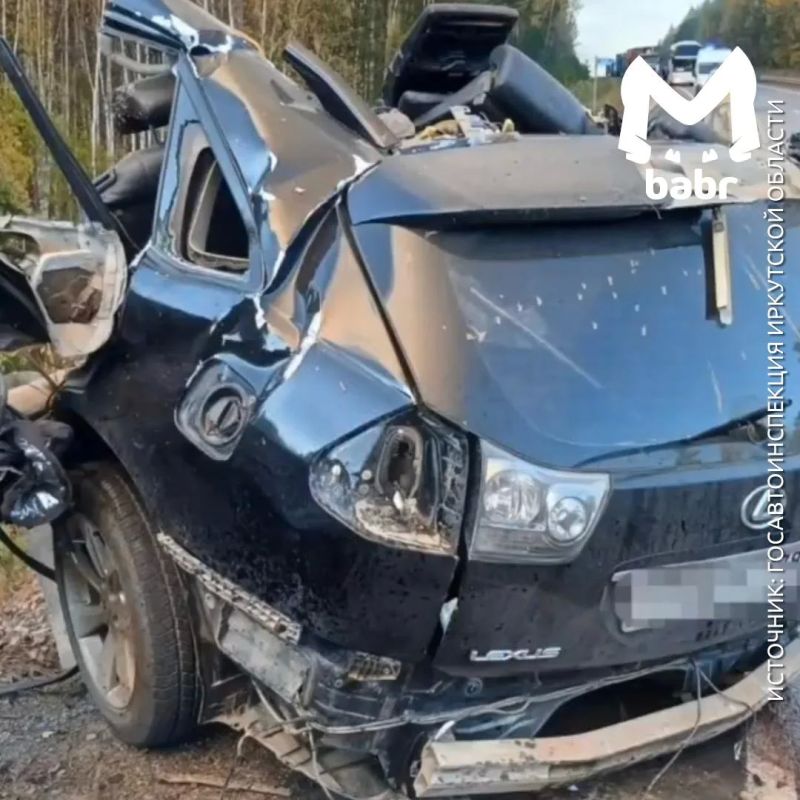 Lexus разорвало пополам после удара о фуру в Иркутской области Lexus разорвало пополам после удара о фуру в Иркутской области