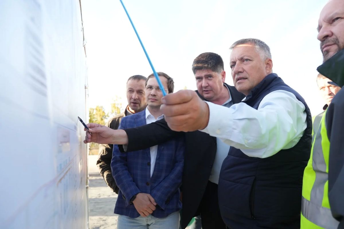 На строительстве путепровода над железной дорогой в селе Шерагул начато возведение опор На строительстве путепровода над железной дорогой в селе Шерагул начато возведение опор
