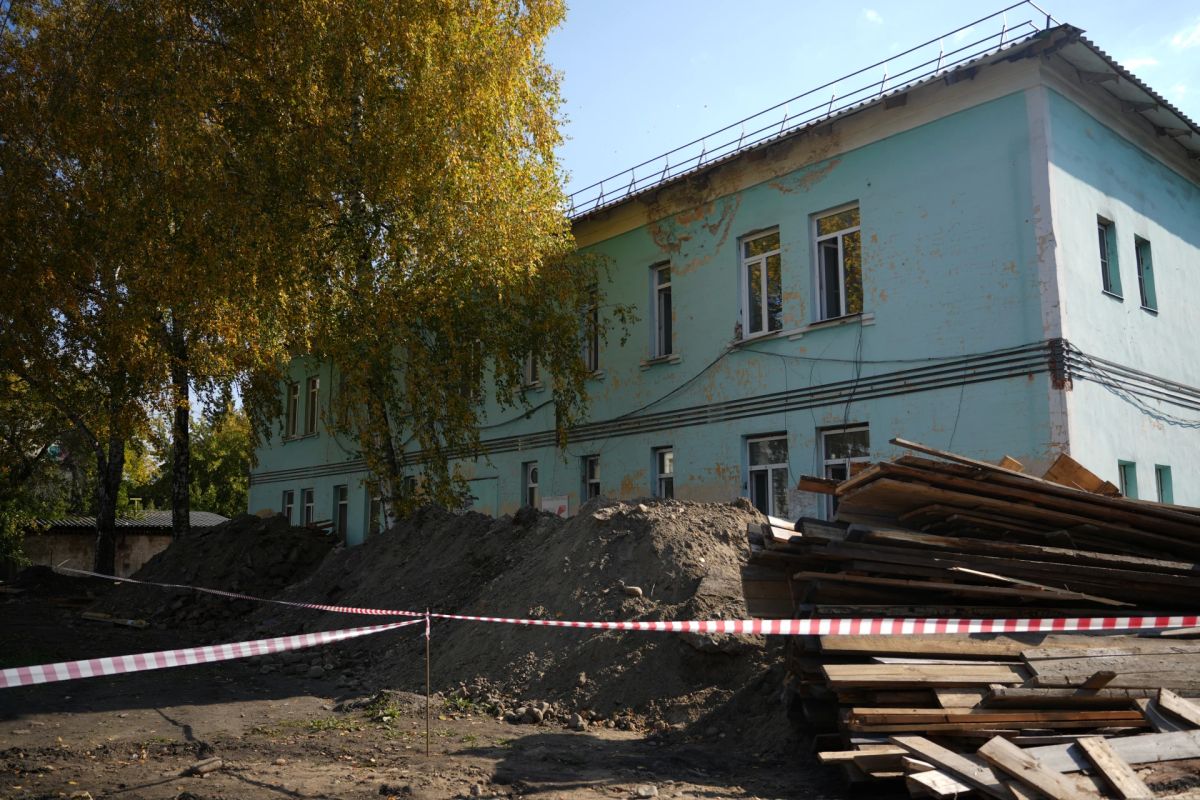 В Нижнеудинске Игорь Кобзев проверил ход капитального ремонта Межпоселенческой центральной библиотеки В Нижнеудинске Игорь Кобзев проверил ход капитального ремонта Межпоселенческой центральной библиотеки