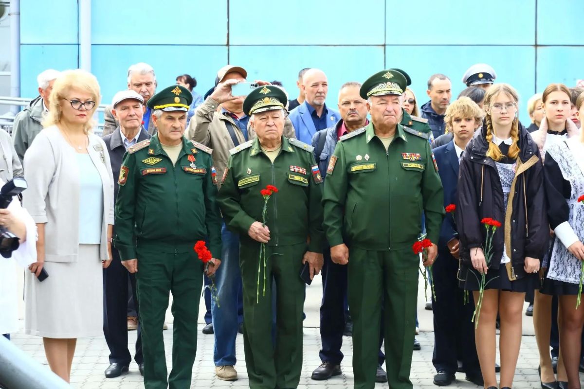 Церемония открытия мемориальной доски кавалеру ордена Мужества Евгению Суслову прошла в Иркутске Церемония открытия мемориальной доски кавалеру ордена Мужества Евгению Суслову прошла в Иркутске