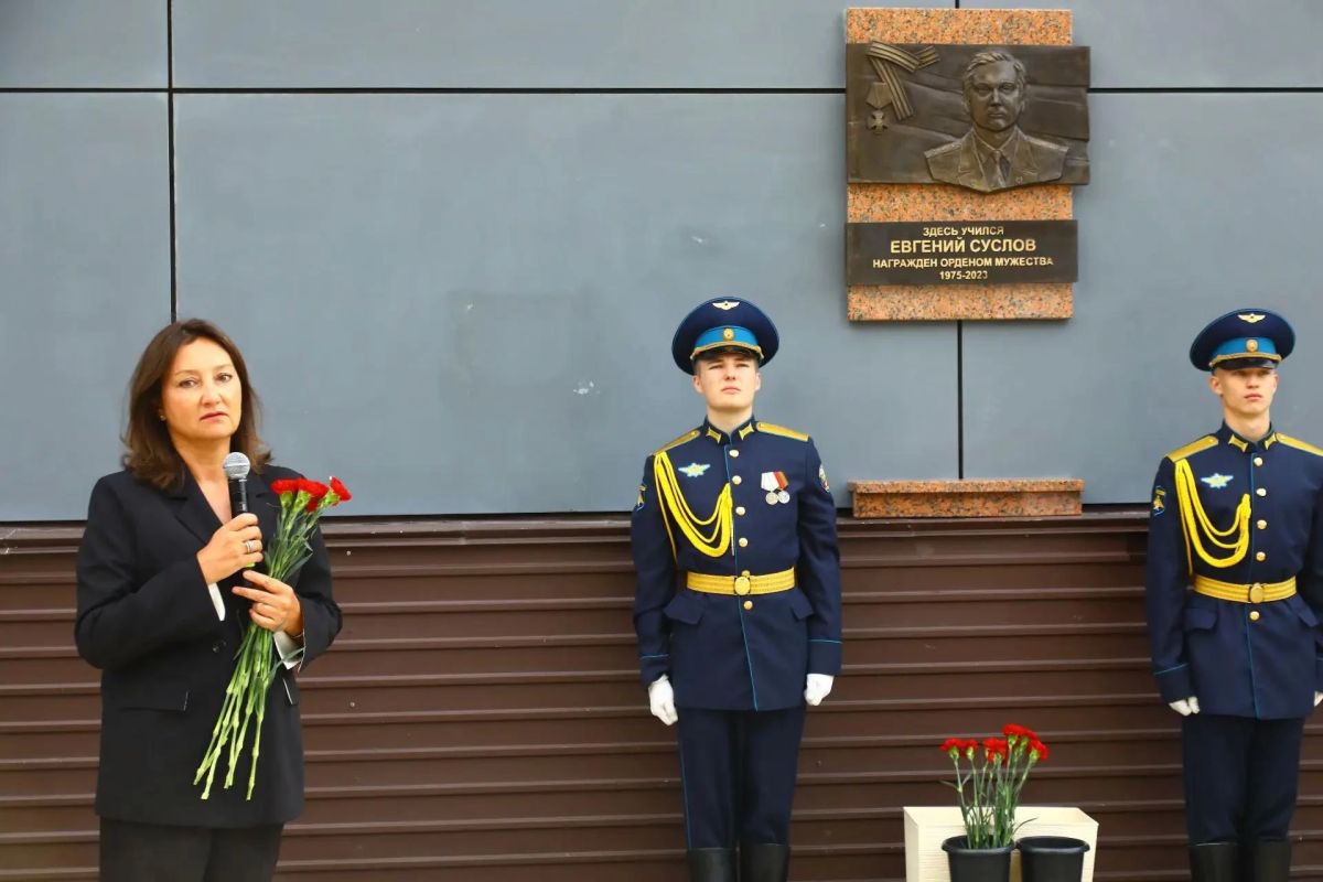 Церемония открытия мемориальной доски кавалеру ордена Мужества Евгению Суслову прошла в Иркутске Церемония открытия мемориальной доски кавалеру ордена Мужества Евгению Суслову прошла в Иркутске