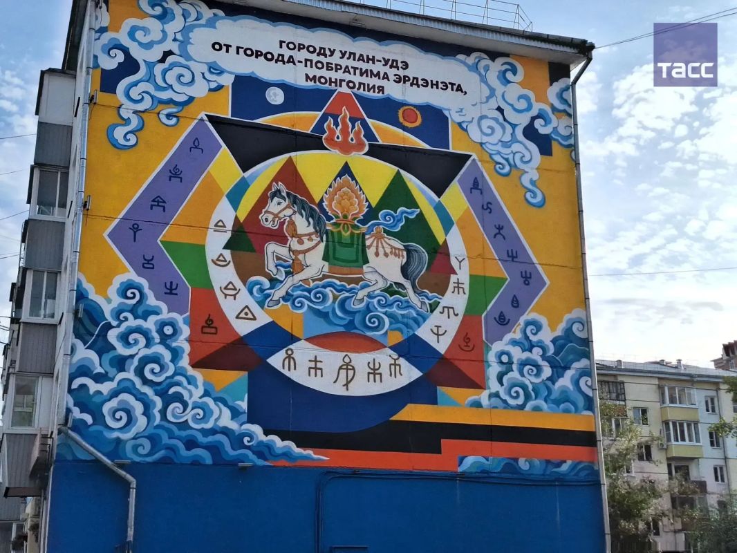 Мурал-послание от монгольского города-побратима Эрдэнэта появился на фасаде одного из домов в Улан-Удэ